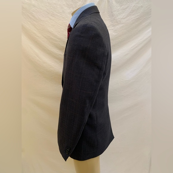 Men’s Wearhouse Men’s Size 40R Classic Fit Two Button Single Breasted Blazer - Picture 4 of 9